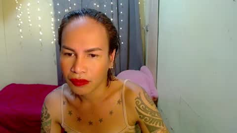 Snapshot of indaypakay_ts chatting on January 23, 2:55 am Pakay online show from January 23, 2:55 am