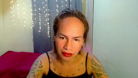 Snapshot of indaypakay_ts chatting on February 4, 3:54 am Pakay online show from February 4, 3:54 am