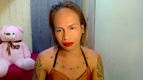 Snapshot of indaypakay_ts chatting on March 4, 3:00 am Pakay online show from March 4, 3:00 am