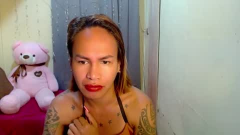Snapshot of indaypakay_ts chatting on March 5, 1:38 am Pakay online show from March 5, 1:38 am