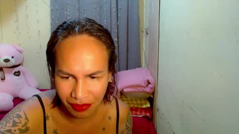 Snapshot of indaypakay_ts chatting on March 6, 7:10 am Pakay online show from March 6, 7:10 am