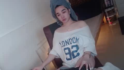 indestructabletrixie online show from March 6, 3:12 am