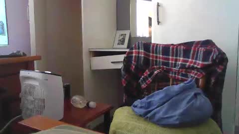 Snapshot of inxs2much chatting on October 18, 4:38 am inxs2much online show from October 18, 4:38 am