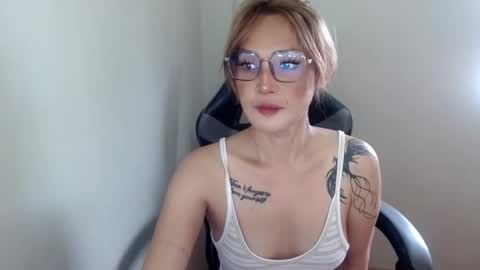 iris_lubiskaya online show from October 6, 11:49 pm