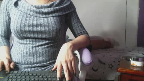 Camilla online show from January 21, 11:45 pm
