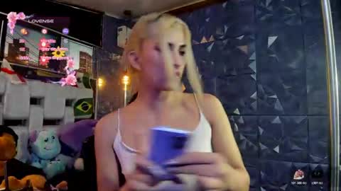 Isabella online show from July 8, 1:03 pm