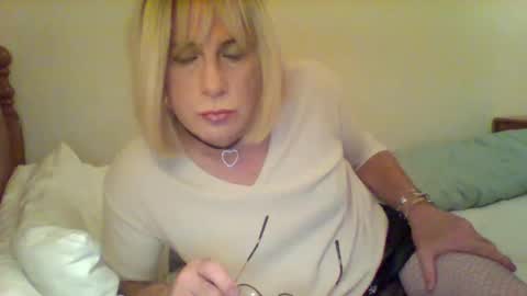 izzy_mchoney online show from September 10, 12:42 am