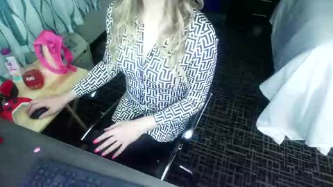 Jenna Cross online show from February 16, 9:27 pm