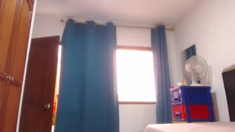 jennifer_t online show from March 11, 7:03 pm