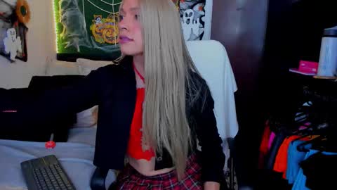 Jess online show from October 24, 5:18 pm