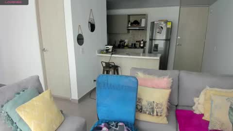 julessy online show from February 13, 2:09 pm