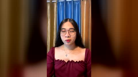 juliasterling online show from July 14, 10:08 am