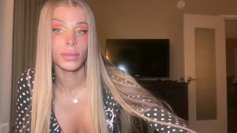 Julie online show from February 25, 3:44 am