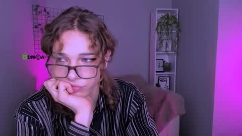 Snapshot of kevi_sunn chatting on September 13, 8:14 pm kevi here online show from September 13, 8:14 pm