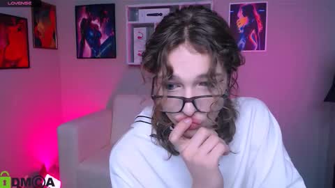 Snapshot of kevi_sunn chatting on October 1, 9:32 am kevi here online show from October 1, 9:32 am