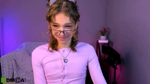 Snapshot of kevi_sunn chatting on October 2, 9:32 am kevi here online show from October 2, 9:32 am