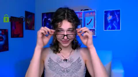 Snapshot of kevi_sunn chatting on October 10, 9:10 am kevi here online show from October 10, 9:10 am