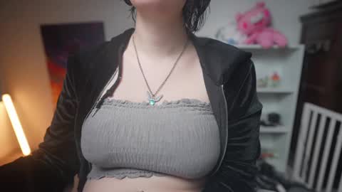 Snapshot of krystalsyxx chatting on February 15, 5:28 pm Krystal Syx online show from February 15, 5:28 pm