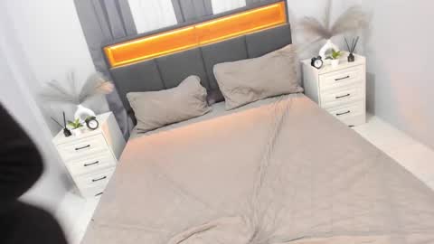 kylie_cums online show from October 6, 8:53 pm