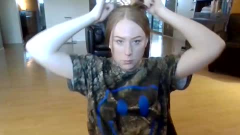 kylieredd online show from May 3, 1:44 am