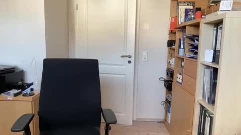 latexdoreen online show from April 12, 8:18 am