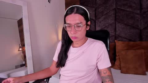 lauraagomezz__ online show from February 9, 12:19 pm