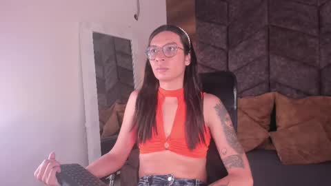 lauraagomezz__ online show from February 11, 7:38 pm