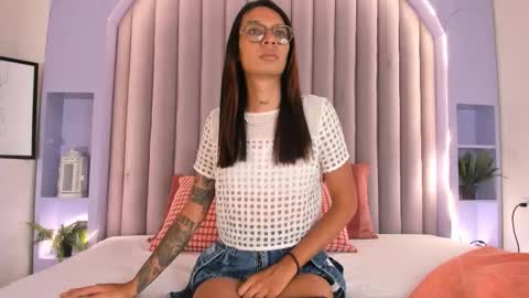 lauraagomezz__ online show from October 6, 7:36 pm