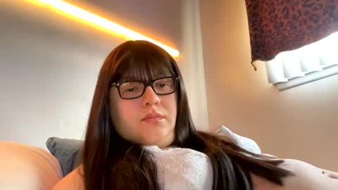 laylajuicybutt online show from December 31, 8:23 pm