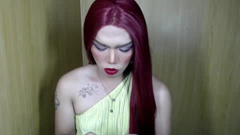 Snapshot of lenawet_0520 chatting on December 5, 2:37 am lena online show from December 5, 2:37 am