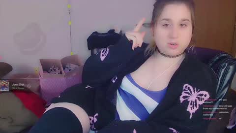 Lil Alison Heart online show from December 6, 2:33 pm