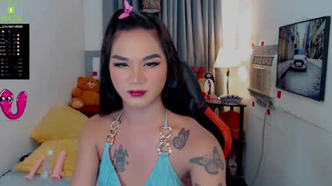 Snapshot of lil_fantacy chatting on December 4, 8:23 pm LILY online show from December 4, 8:23 pm