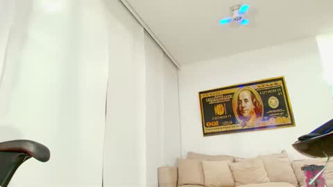 Snapshot of linda_xx90 chatting on January 17, 4:28 am LAURA RAMIREZ online show from January 17, 4:28 am