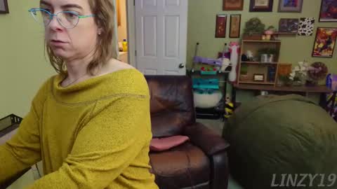 Linzy19 online show from December 5, 11:44 pm