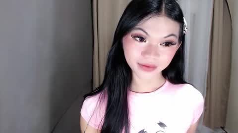 littlelace_ online show from May 21, 3:57 am
