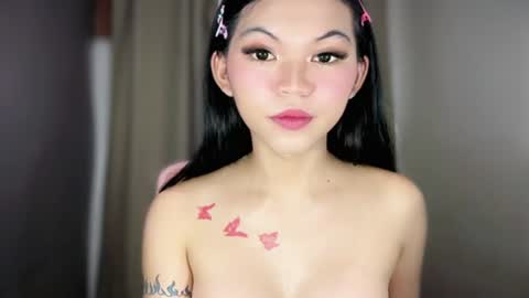 littlelace_ online show from August 7, 1:02 am