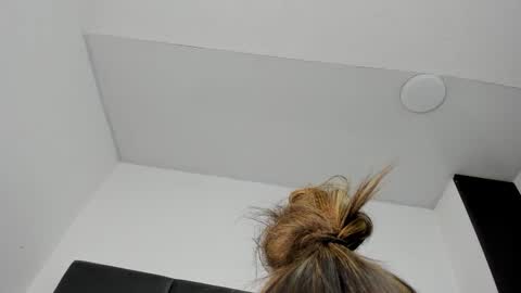 Snapshot of lizz_luna chatting on October 14, 3:57 pm lizz_luna online show from October 14, 3:57 pm