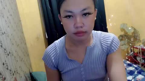 Snapshot of loloveyxx chatting on February 24, 3:23 am Love Marie online show from February 24, 3:23 am