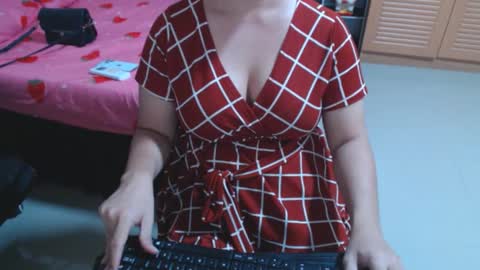 Snapshot of longasiansausage chatting on October 17, 1:58 pm TOPwithEXTRABiG online show from October 17, 1:58 pm