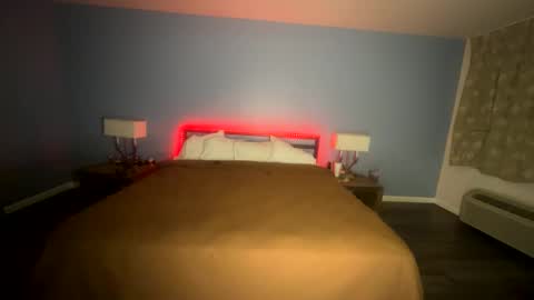 luvvlee online show from April 5, 11:41 am