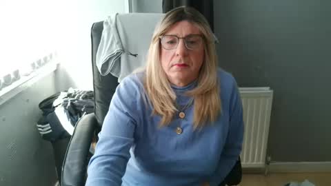 mandy_c online show from April 22, 8:32 am