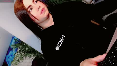 Manuela Kingsley online show from February 10, 11:46 am