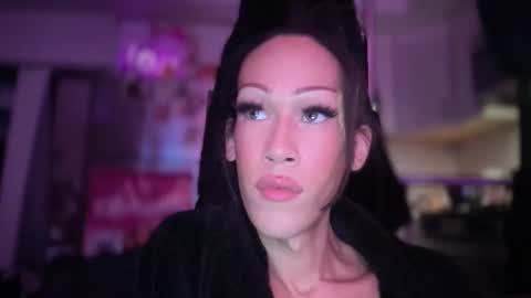 MOLLY MILLS online show from December 18, 3:45 am