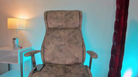 Mia Valentine online show from December 4, 10:35 pm