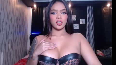 Mia online show from December 17, 4:43 pm