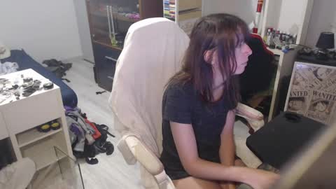 missthon online show from April 16, 11:11 am