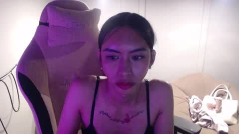 Snapshot of monstercockselfsuck chatting on February 18, 9:21 am ELYSE A SIMPLE GIRL online show from February 18, 9:21 am