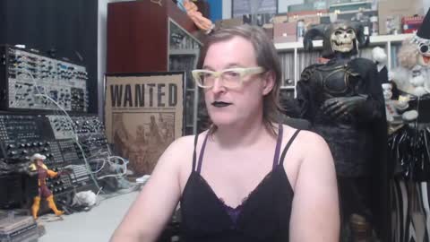 Snapshot of muziknerd chatting on February 2, 7:30 am Muziknerd online show from February 2, 7:30 am