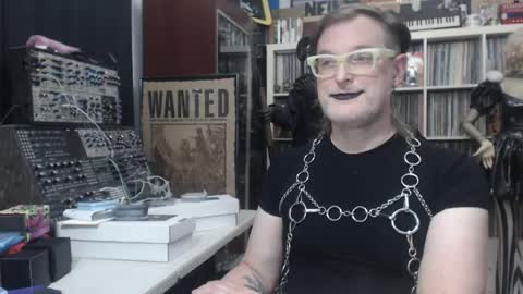 Muziknerd online show from May 16, 3:48 am