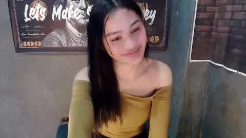 nadiestar online show from April 5, 10:19 pm